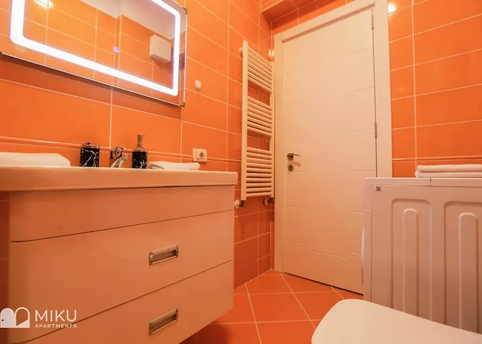 Miku - Perfect 1bedroom At Komuna E Parisit *